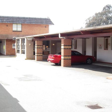Canberra Lyneham Motor Inn Camberra Exterior foto