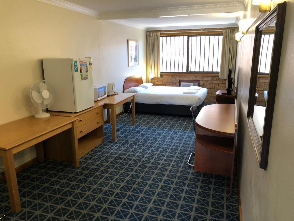 Canberra Lyneham Motor Inn Camberra Exterior foto