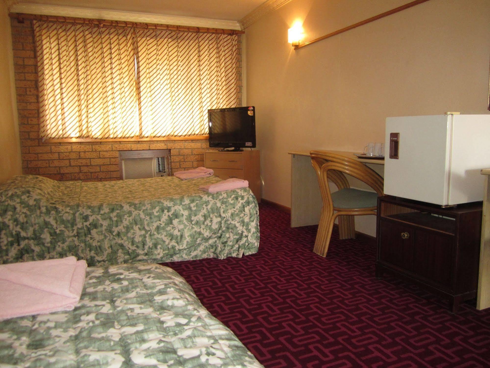 Canberra Lyneham Motor Inn Camberra Exterior foto