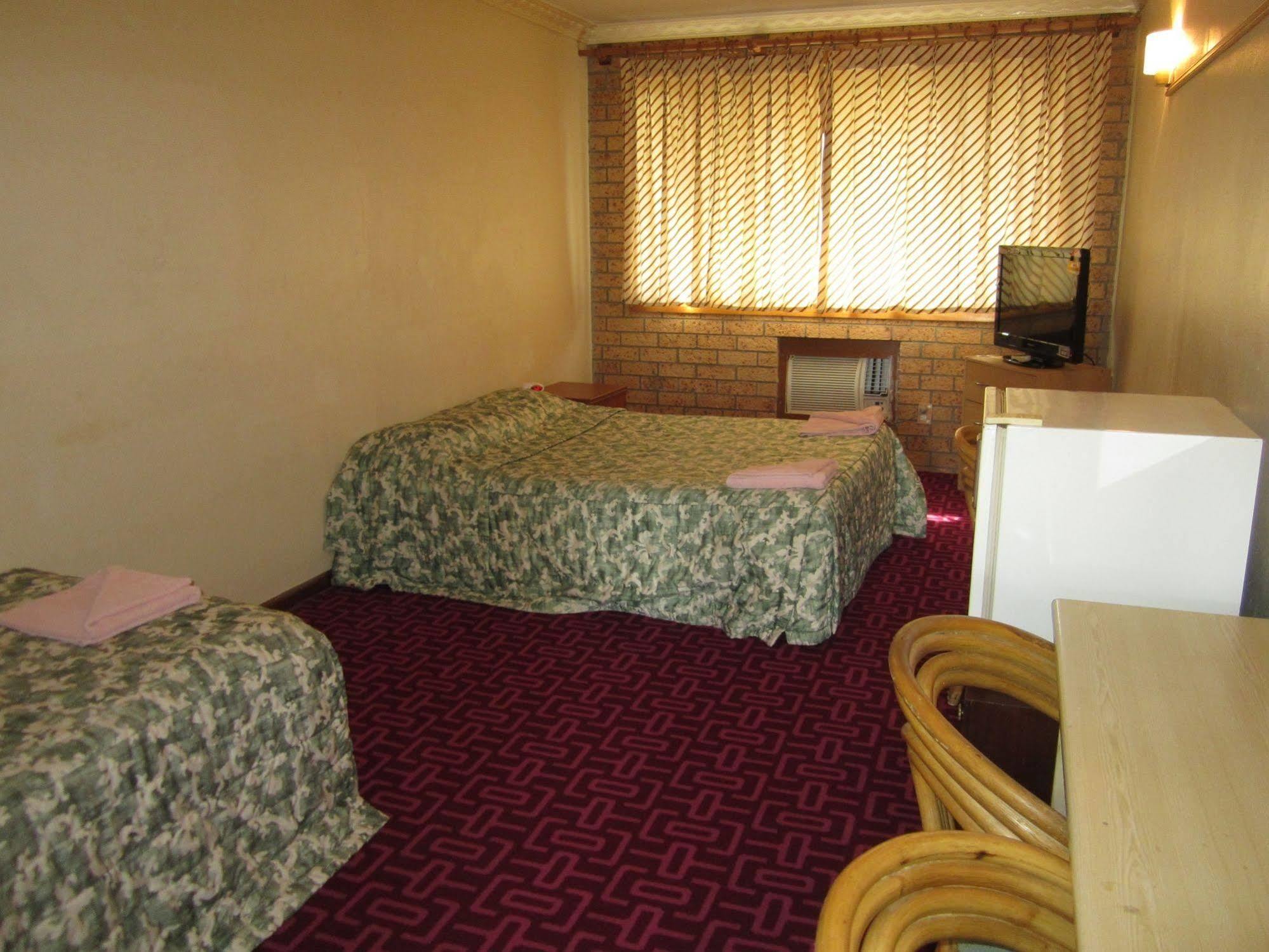 Canberra Lyneham Motor Inn Camberra Exterior foto